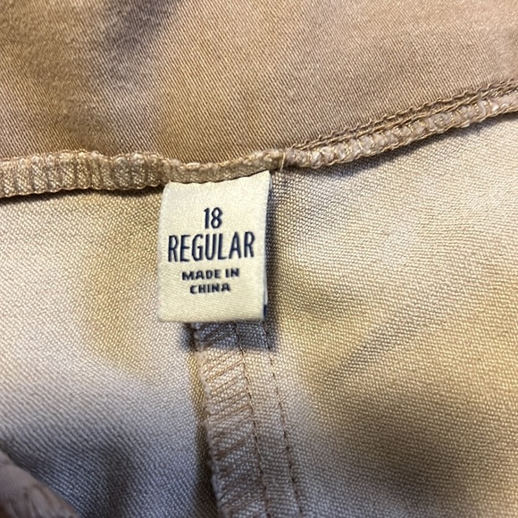 Croft & Barrow pull on khaki slacks - Picture 2 of 2